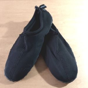 Men's water or boat shoes in black size 12